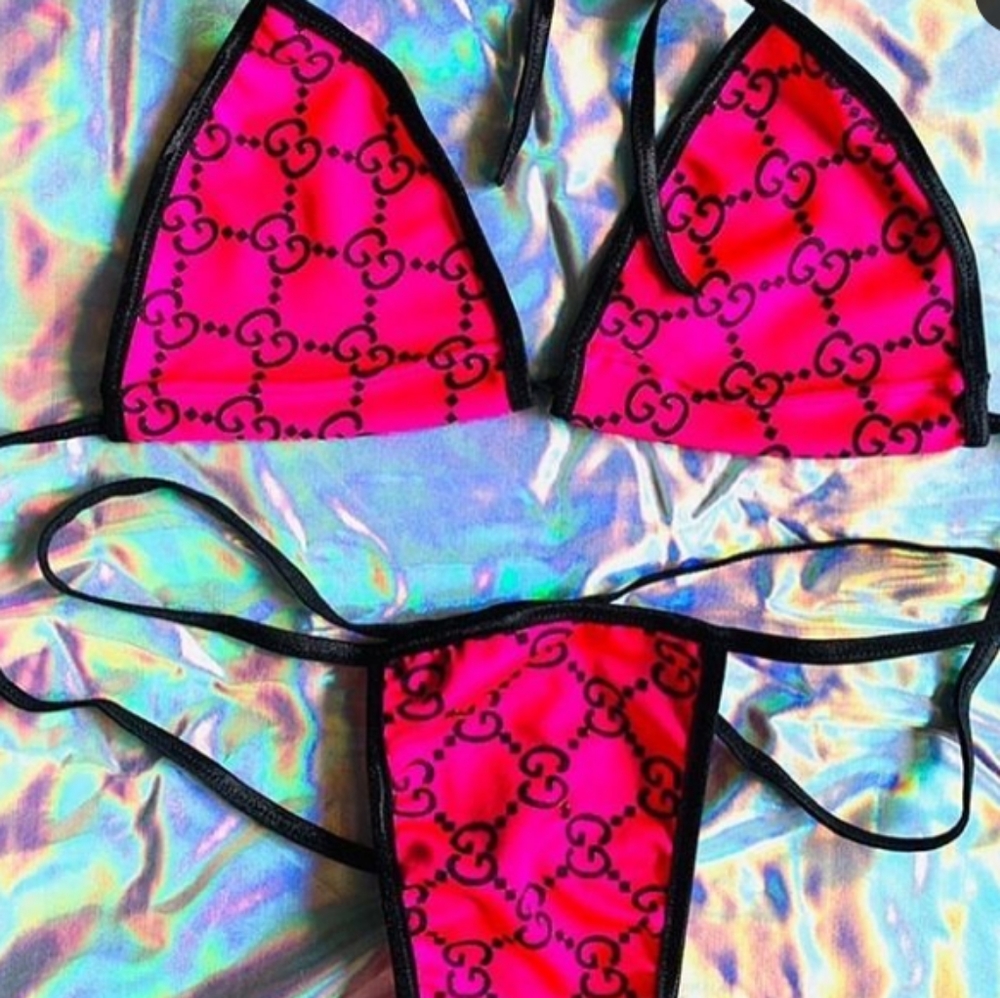 The size is a small or XL